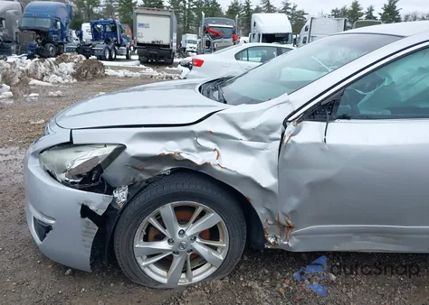 2015 Nissan Altima 2.5 Sv z USA, uszkodzony, nr VIN 1N4AL3AP1FC147837